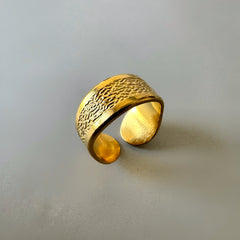 Anti Tarnish Textured Chunky Ring - Gold