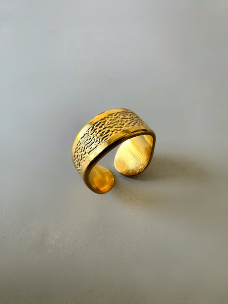 Anti Tarnish Textured Chunky Ring - Gold