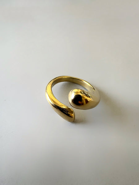 Anti Tarnish Warm Hug Adjustable Ring - Gold