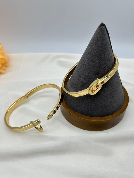 Buckle Style Anti Tarnish Bracelet - Gold