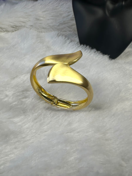Classic Anti-tarnish Brass Cuff Bracelet - Gold