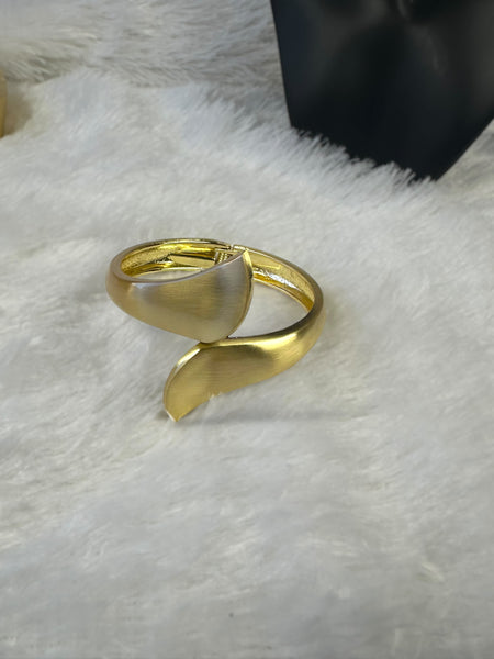 Classic Anti-tarnish Brass Cuff Bracelet - Gold