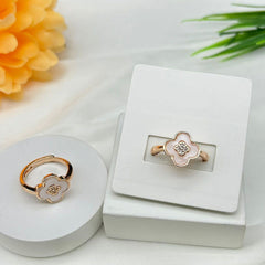 Clover Mother of Pearl Ring - Rose Gold