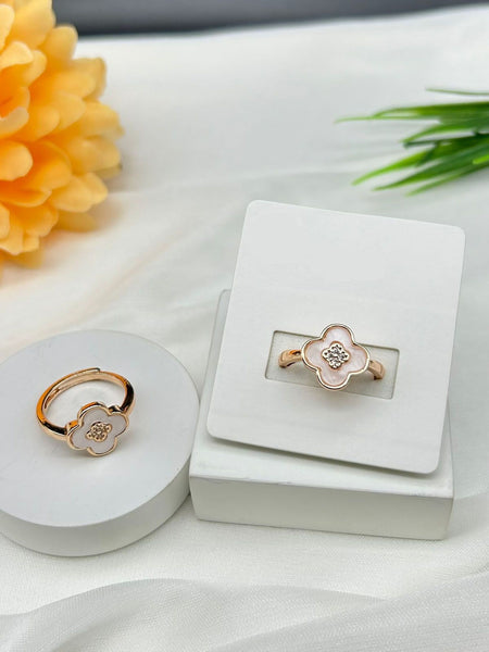 Clover Mother of Pearl Ring - Rose Gold