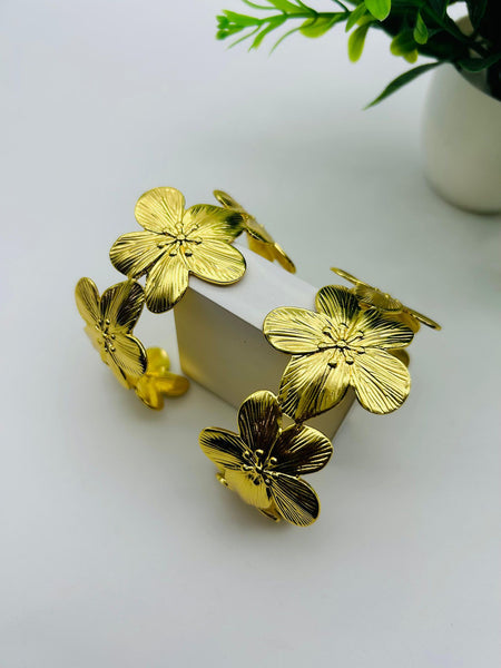 Flower Anti-Tarnish Cuff Bracelet - Gold