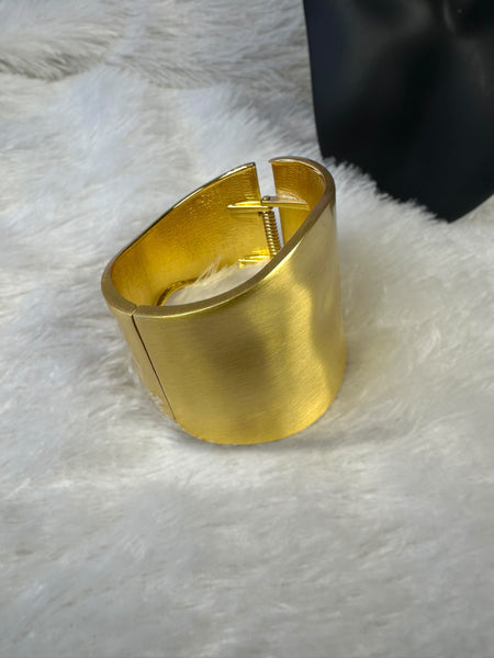 Hammered Chunky Anti Tarnish Brass Bracelet - Gold
