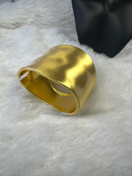 Hammered Chunky Anti Tarnish Brass Bracelet - Gold