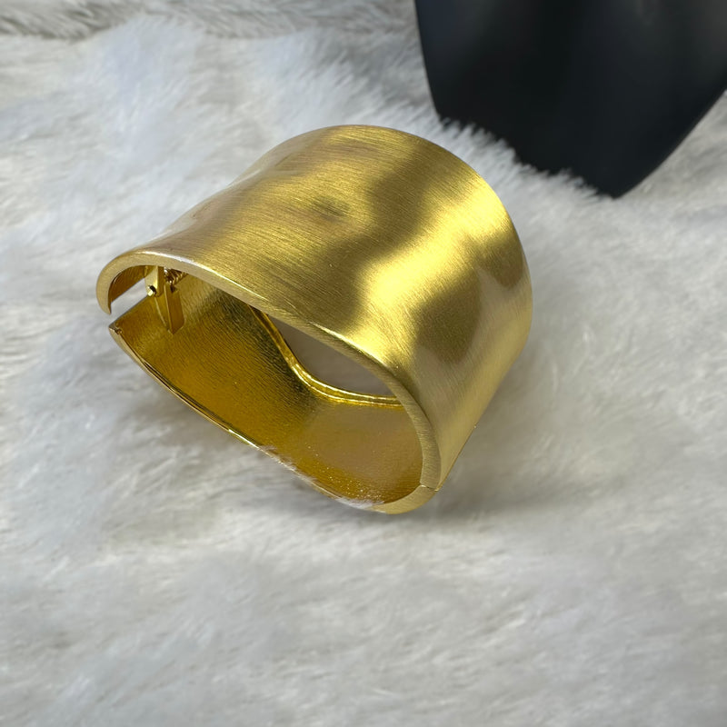 Hammered Chunky Anti Tarnish Brass Bracelet - Gold