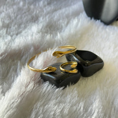 Hugging Hands Anti Tarnish Bracelet Ring Combo