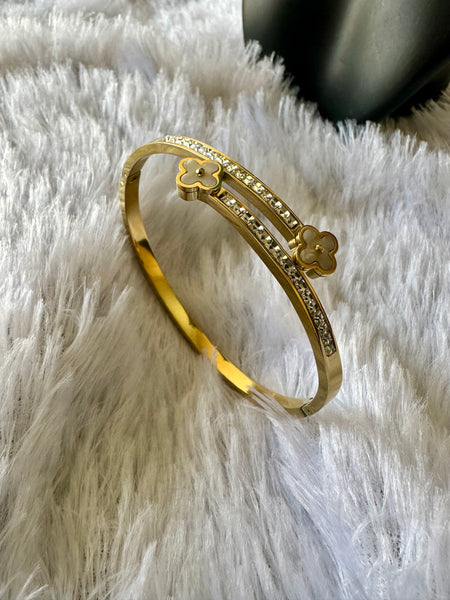 Stone Embellished Clover Bracelet - Gold
