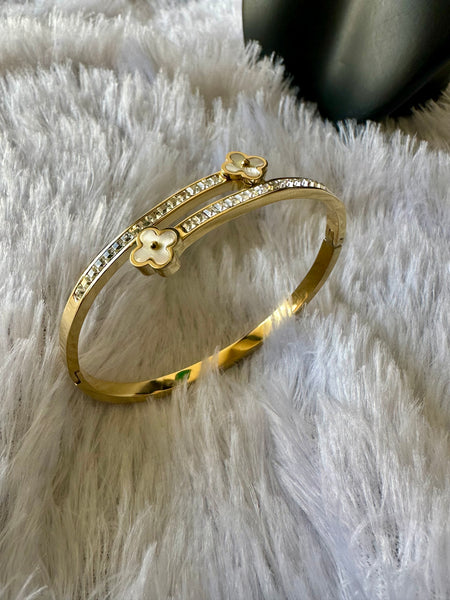 Stone Embellished Clover Bracelet - Gold