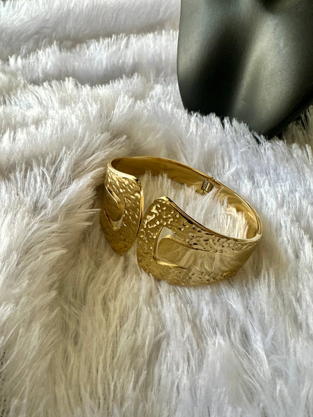 Chunky Embossed Detailing Cuff Bracelet - Gold