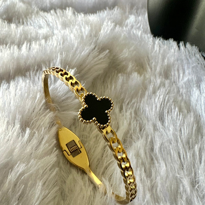 Minimalist Single Clover Bracelet - Gold