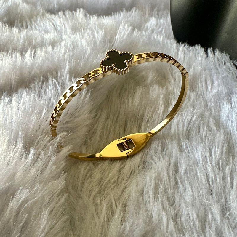 Minimalist Single Clover Bracelet - Gold
