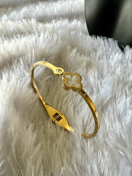 White Clover with Stone Bracelet - Gold