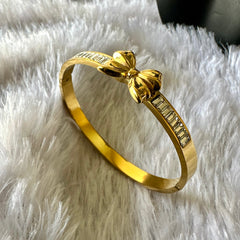 Anti Tarnish Stone Studded Bow Bracelet - Gold