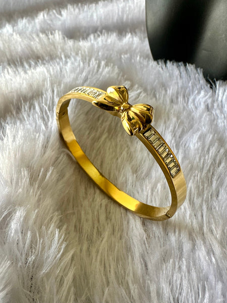 Anti Tarnish Stone Studded Bow Bracelet - Gold
