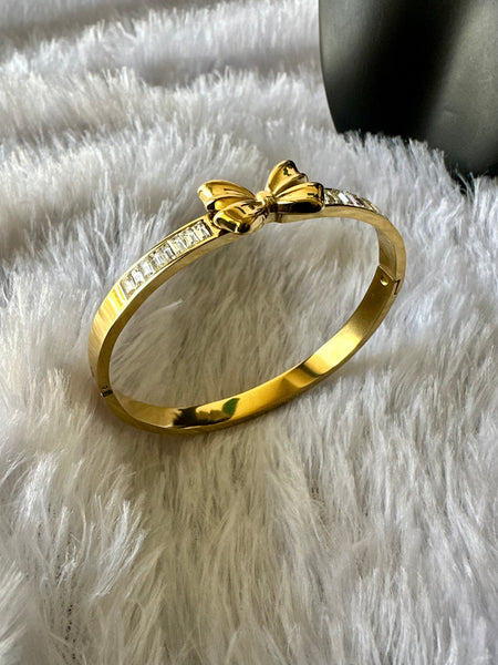Anti Tarnish Stone Studded Bow Bracelet - Gold