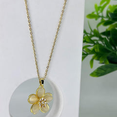 Gold Flower Pendant Necklace