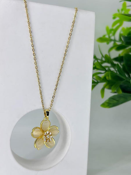 Gold Flower Pendant Necklace