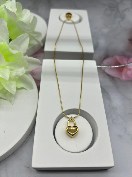Minimalist Heart Lock Pendant Necklace - Gold