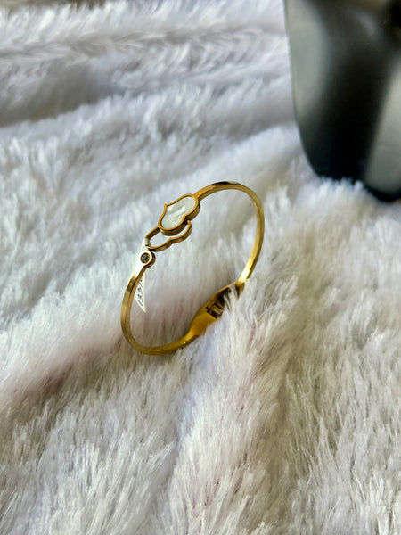 Mother pearl heart shape bracelet
