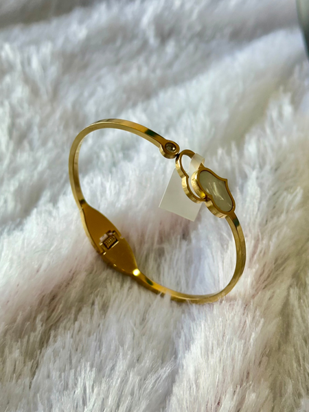 Mother pearl heart shape bracelet