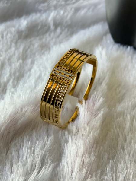 Auto Lock broad bracelet