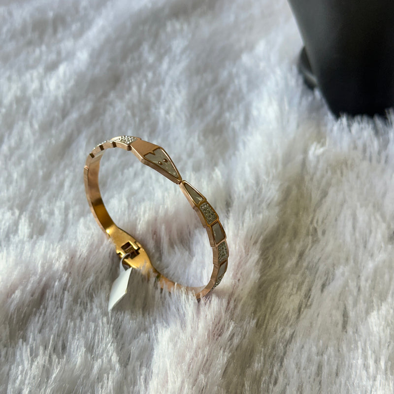 Mother Pearl Open top snake Bracelet