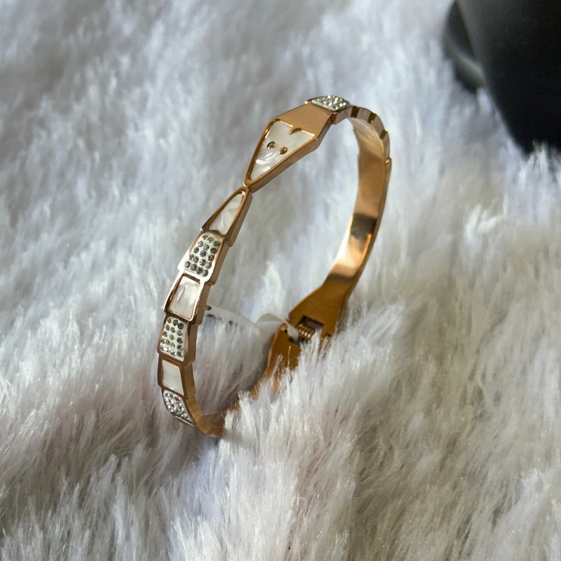 Mother Pearl Open top snake Bracelet