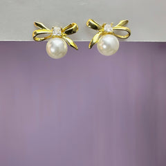 Bow Studs with Pearl