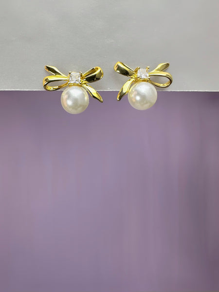 Bow Studs with Pearl