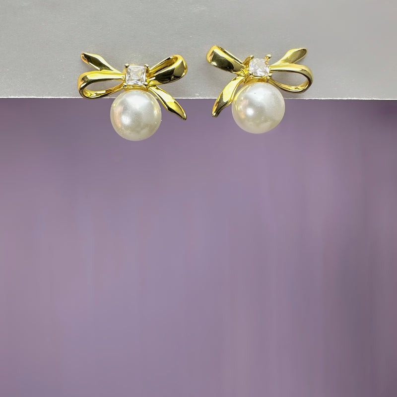Bow Studs with Pearl