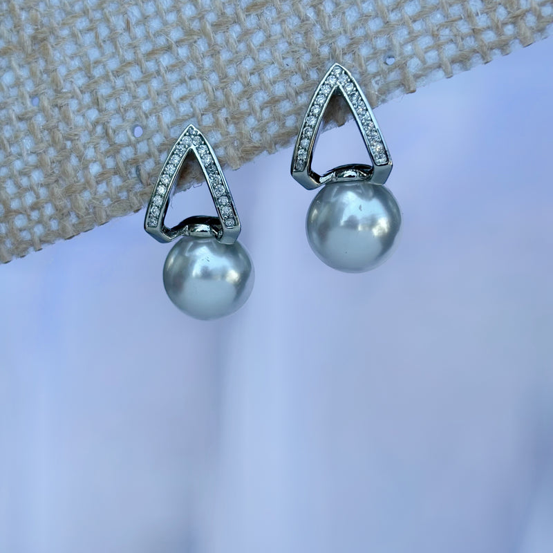 Silver geometric with Pearl