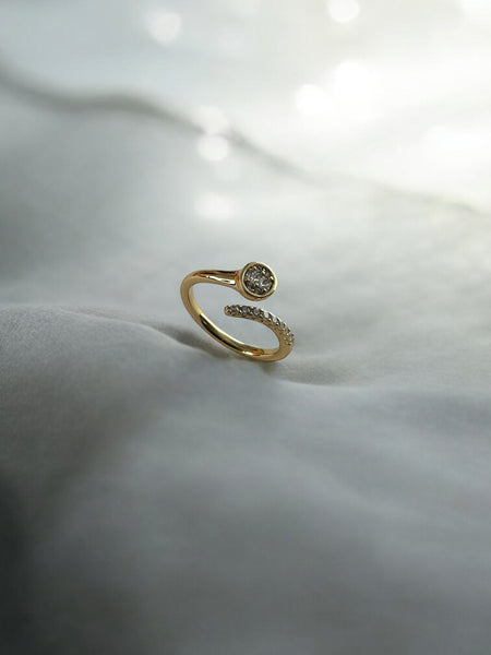 Minimalistic Anti Tarnish Stone studded ring