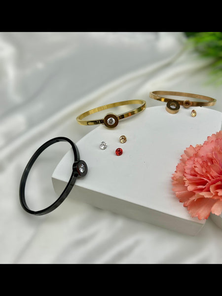 Plain Anti-tarnish Bracelet with Replaceable Stones - Gold