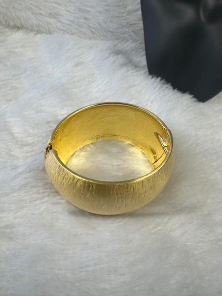Round Textured Anti Tarnish Brass Bracelet - Gold