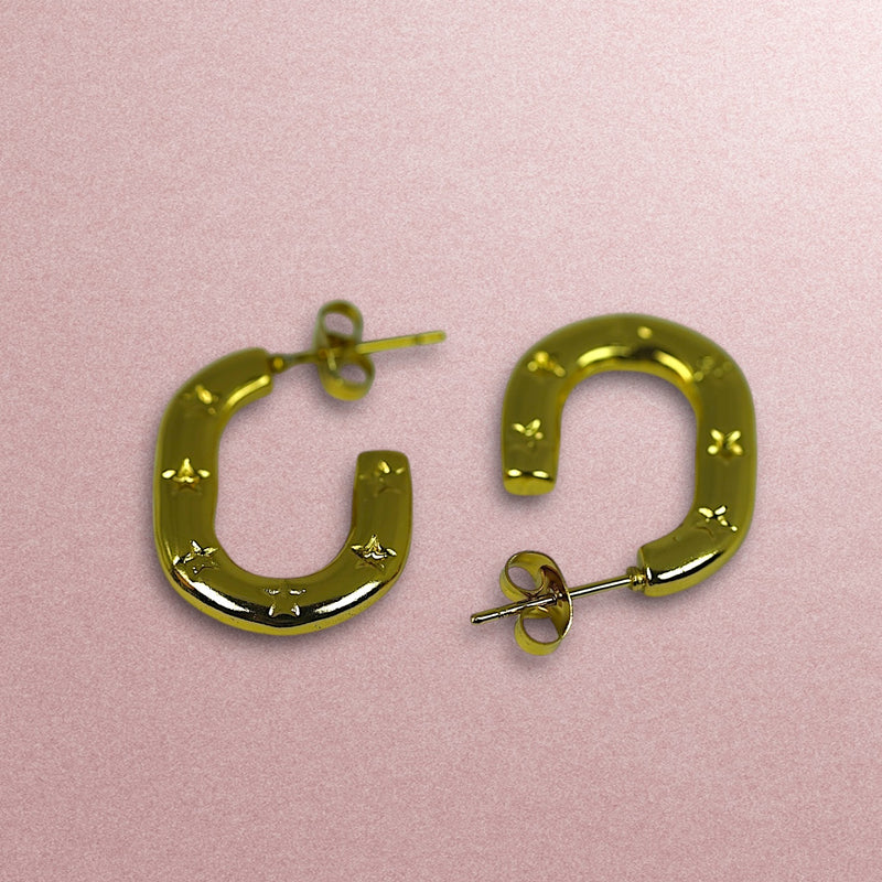 Small Engraved Oval Hoop Anti Tarnish Earrings - Gold
