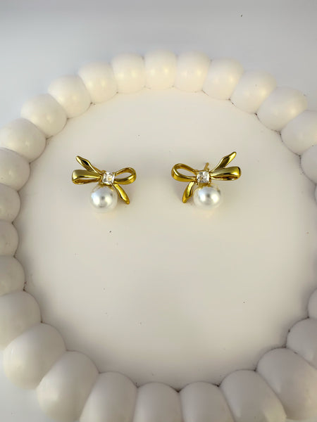Bow Studs with Pearl