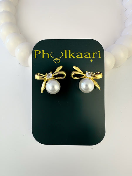 Bow Studs with Pearl
