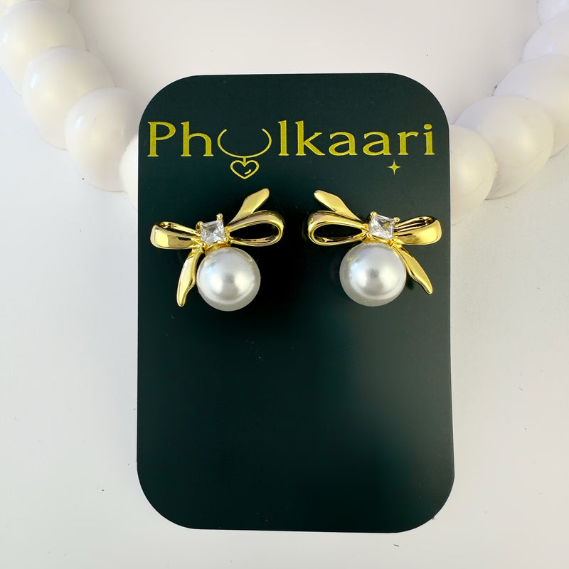 Bow Studs with Pearl