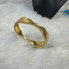Wavy Style Anti-tarnish Cuff Bracelet - Gold