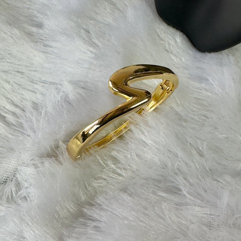 Wavy Style Anti-tarnish Cuff Bracelet - Gold