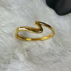 Wavy Style Anti-tarnish Cuff Bracelet - Gold