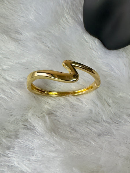 Wavy Style Anti-tarnish Cuff Bracelet - Gold